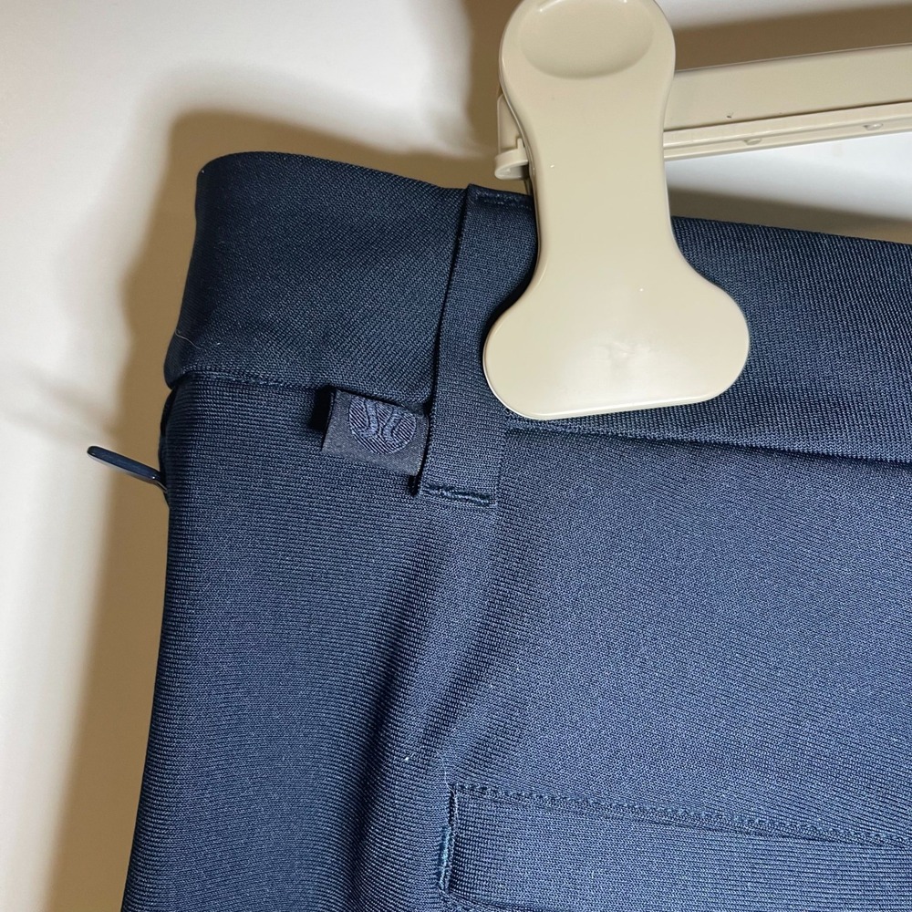 Lululemon Commission Golf Shorts Mens 38 Navy Blue LM7BMIS 8.5 Inch Inseam - Picture 4 of 5